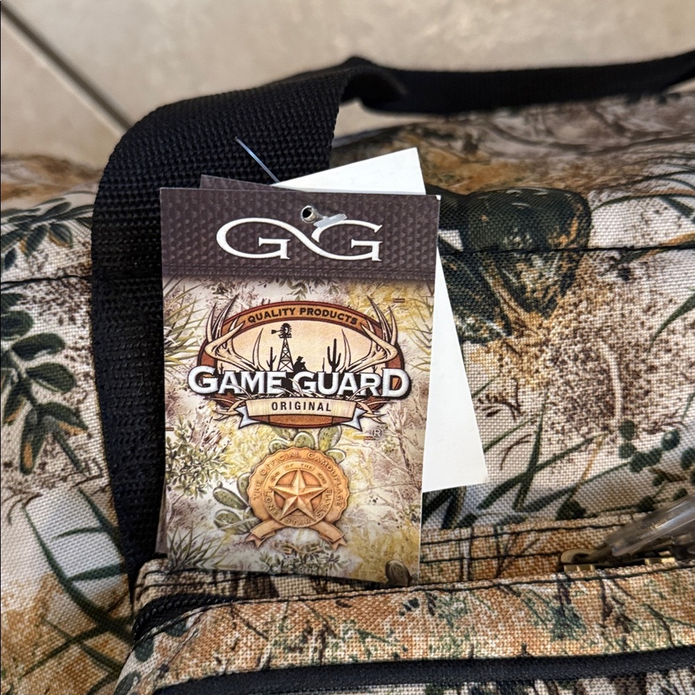 NWT Game Gaurs Camouflage Cooler Bag with Black Straps - Picture 4 of 8